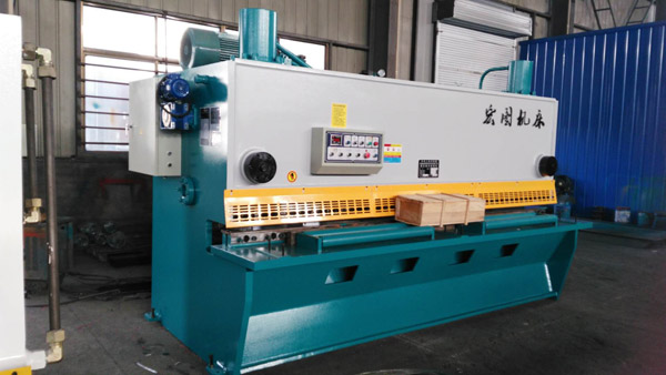 QC11Y系列閘式剪板機(jī)